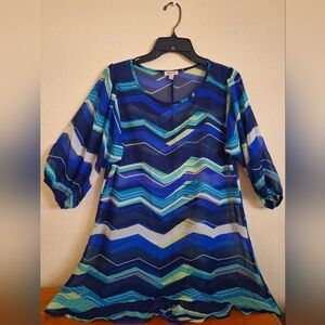 Woman blouse. Size medium. Three-quarter sleeves. Excellent condition.